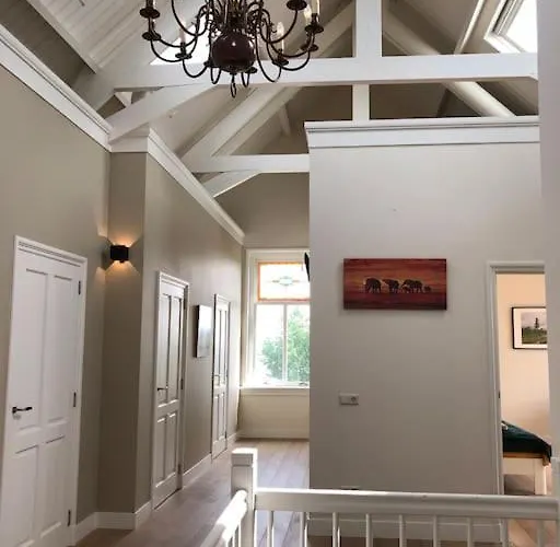 Luxe Woonboerderij In De Natuur. Villa